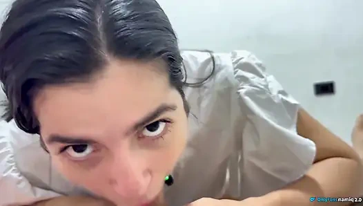 Sürpriz hediye üvey kız kardeş onu mutlu etmek için amından vazgeçiyor