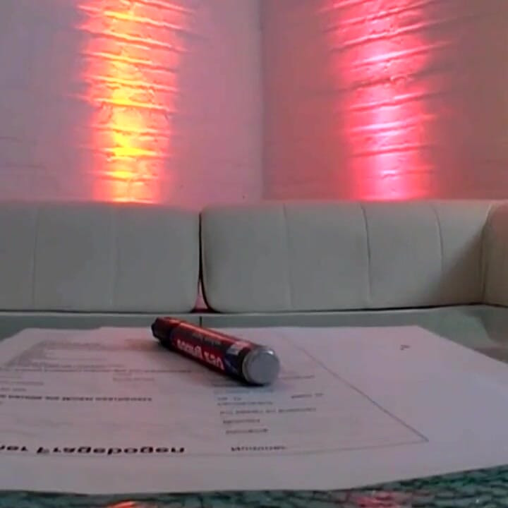Güzel vücutlu seksi sarışın ofiste patronu tarafından sikiliyor