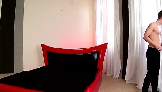 Связанную Красотку В Красных Страпонах Ласкают На Красной Кровати