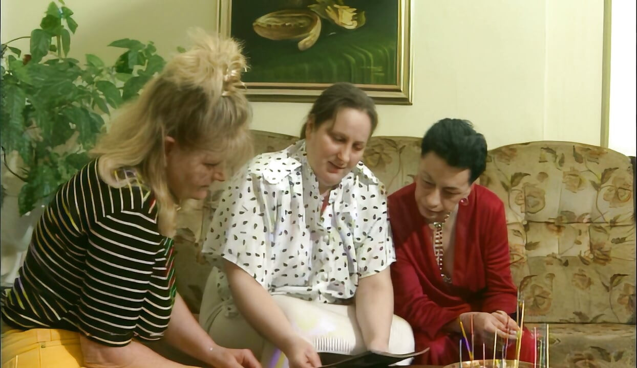 Mature Sluts Stuff Candles in Pussy and Suck Cock
