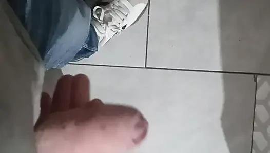 Член и яйца жестко бьют шпателем