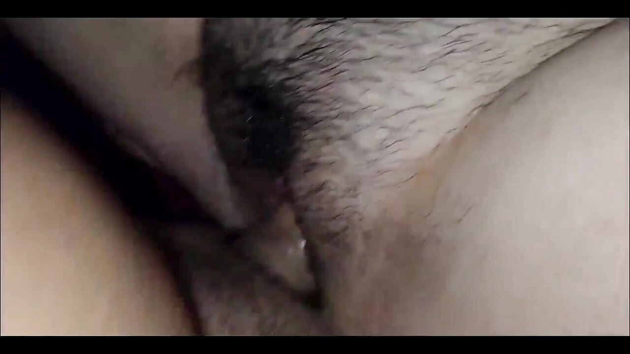 Meine stiefschwester unterrichtet mich, während wir fernsehen 2