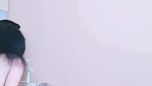 Model seksi, dewasa, dan kurus lagi ngocok kontolnya di bokep