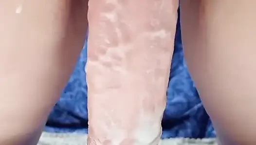 Vajinamı Büyük Bir Dildo İle Yırtıyorum