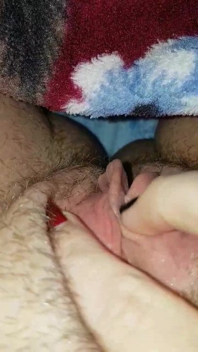 My girl masturbaiting