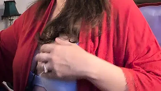 Geile milf squirtet bei der arbeit