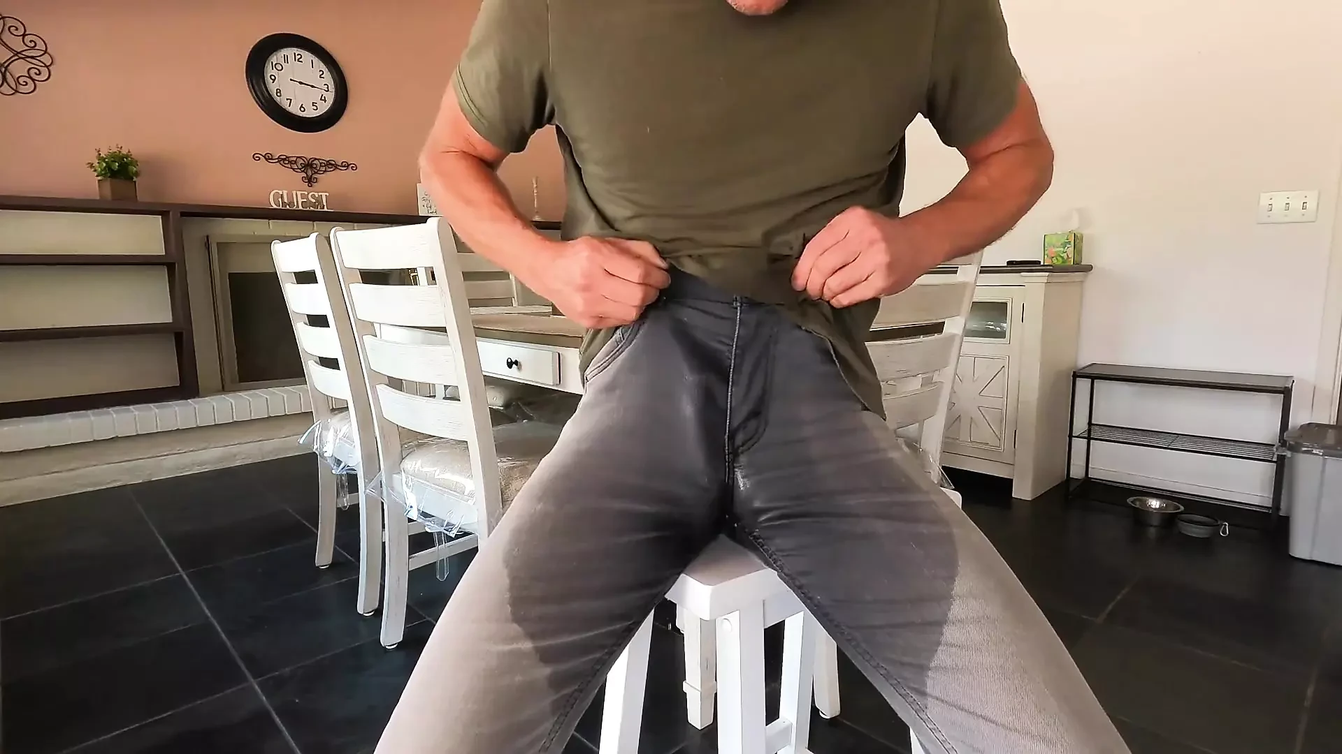 40 Minutes of Pissing in an Airbnb