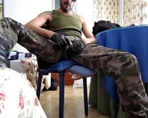 Военные, перчатки и сапоги
