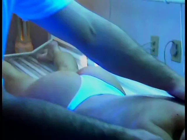 Teenage girl gives oral fuck to an old dude