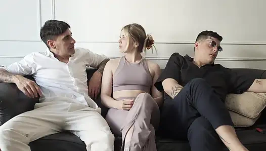 Мой друг хвастается своим состоянием передо мной, но его девушка хочет только мой член