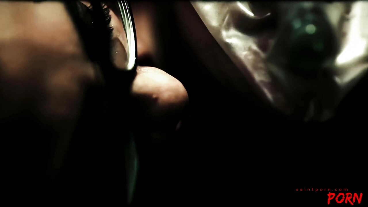 Jess West vindt het heerlijk om een kinky milf te zijn