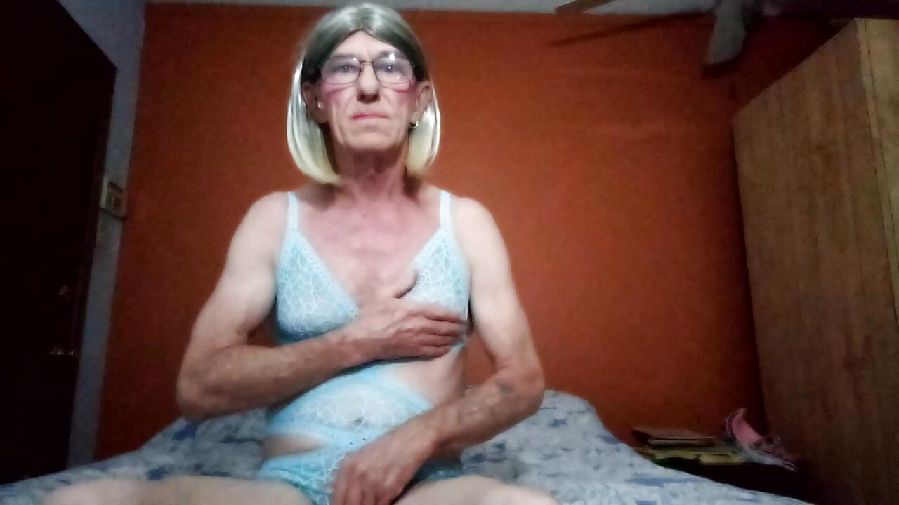 나는 너의 모든 것을 좋아하기를 바라는 새 여대생