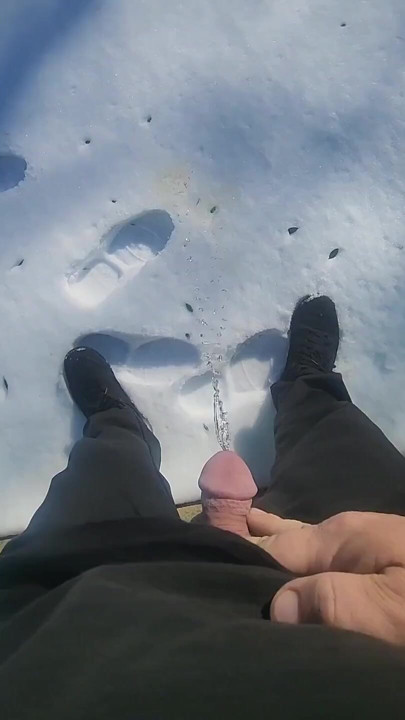 Diversão solo na neve com novas calças de fácil acesso.