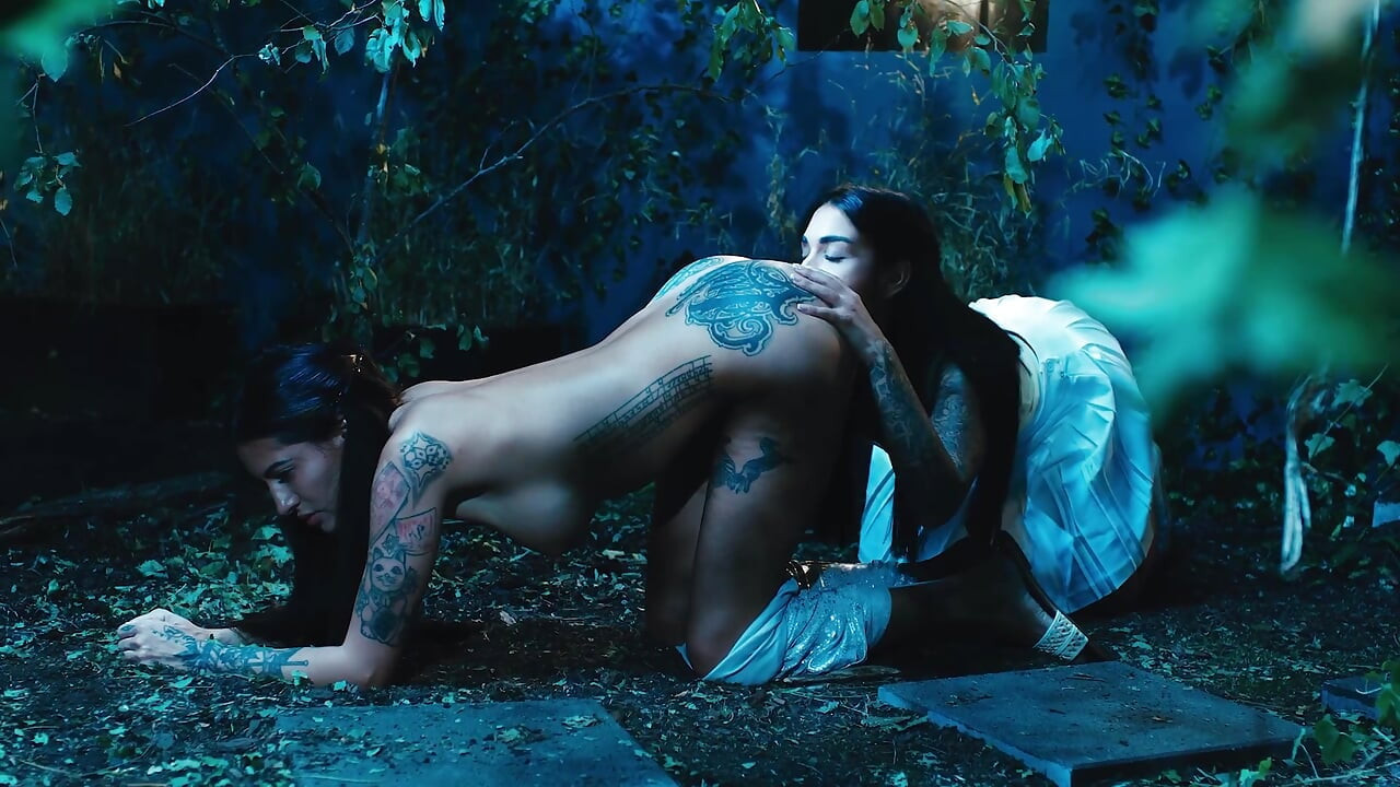 Frozen Girls Compilation - Lesbian Tribbing & Squirting