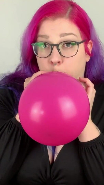 Must-see moment z "Balon: Blow to Pop z niemiecką Goth Abby Strange - Looner"