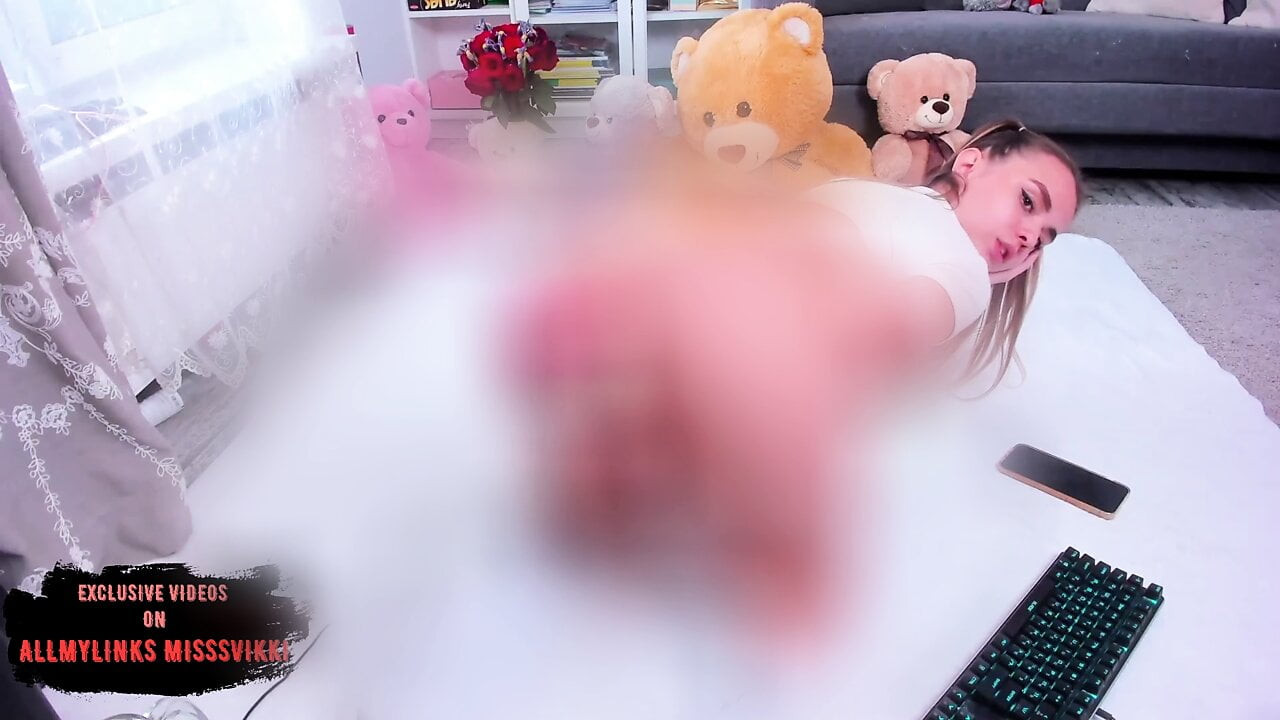 ( CENSORSHIP-TRAILER ) Schoolgirl excited for the first time