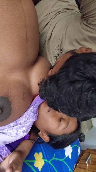 Pregnancy mein bhabhi ki boobs mein bahot khujli ho rahi thi unke pati ne boobs chatkar unki khujli mitai - desi… | Clip 1