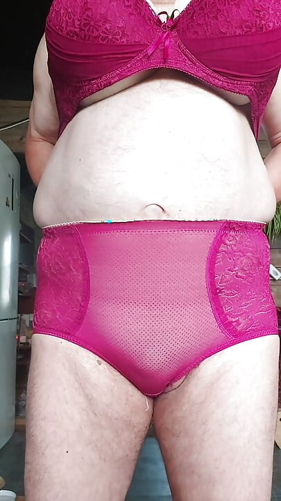 ropa interior brillante en mi cuerpo.