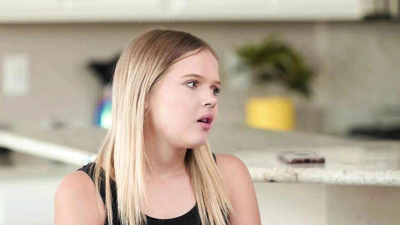 MOMMY'S GIRL - Kit Mercer Resolves Coco Lovelock's Dentist Fear By Eating Her Pussy On Her New Couch