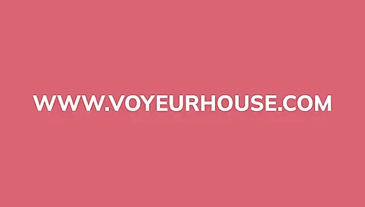 Stella расслабляется в ванне