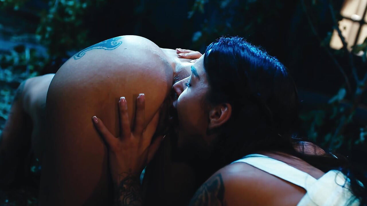 Frozen Girls Compilation - Lesbian Tribbing & Squirting