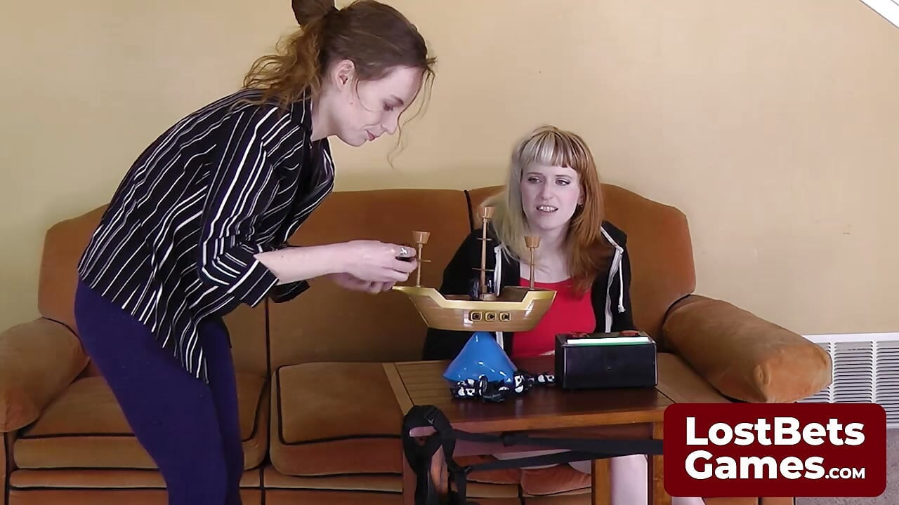 Striptiz korsan penguenleri yarışması kızışıyor