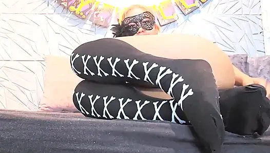 Seksi iç çamaşırı popodan sikildi