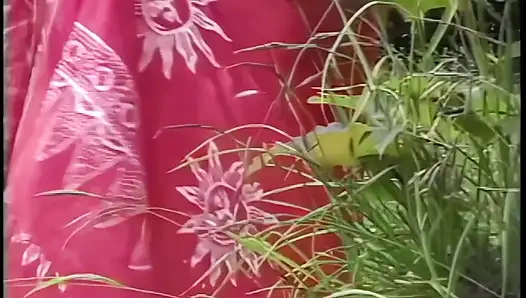 Gerçek hayattaki lezbo aşıkları açık havada amcık yalıyor