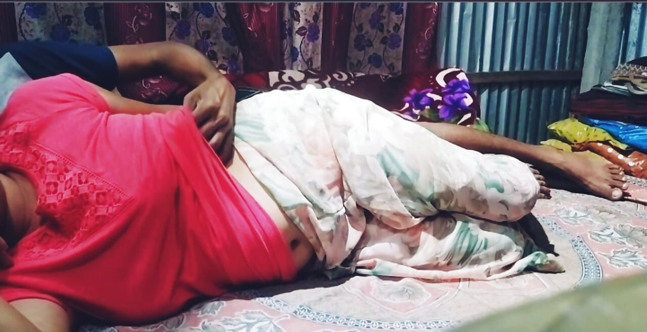 Tetona india Snow folla cuñado enojado con su apretado coño mojado