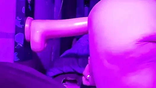 Aku lagi asik ngentot dildo 25 cmku