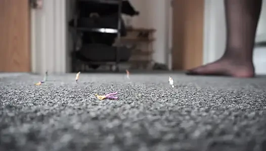 Giantess играет в прятки с сократили свои коллеги