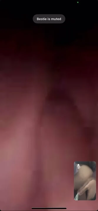 Mahasiswa universitas unggul masturbasi dengan pacar di panggilan video