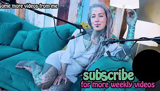 Ich spreche über O - Overcome - ASMR podcast SFW spricht goth dünnes mädchen dreadlocks tattoo-modell mit tätowierung, tätowiertes mädchen