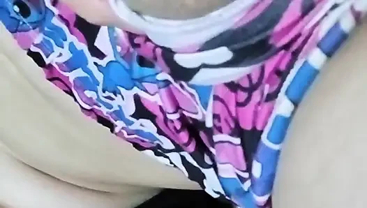 Jangan crot di dalam dong! Gosok aja memek beblukmu!