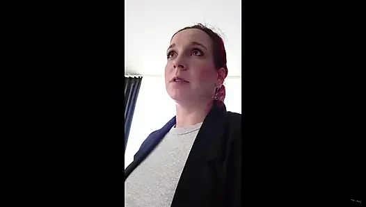 Er Wollte Mich Aus Dem Hotelzimmer Werfen… Doch Nach Dem Zweiten Glas Wein Lag Ich Plötzlich Mit Ihm Im Bett