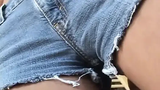 Memek gadis hot ini dientot habis-habisan sama kontol raksasa sampai dicrot di mulut