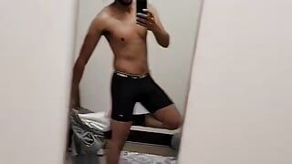 Miguel Brown se desnuda a los boxers video 8