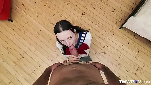 Minyon hatun sert seks için inek fantezisi olarak giyiniyor - tmwpov