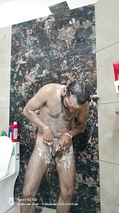 Indijski policajac jebe šupak i duboko sisa rupu