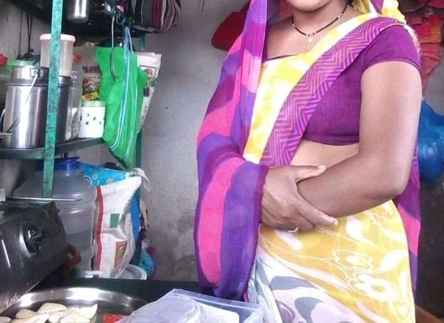 Harami ki Biwi ne mera  mall  nikala hand used karke