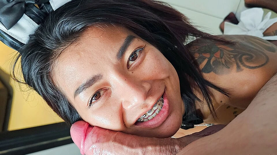 TukTukPatrol 丰满淫荡的亚洲女郎勾引外国鸡巴