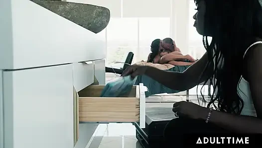 Khusus orang dewasa - ana foxxx si cewek semok yang lagi patah hati mergolin mantan pacarnya sama si cantik baru august skye & wajib nonton mereka ngentot