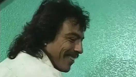 The Street Flirt Was Almost Broken off at the Last Second