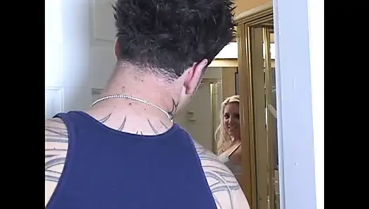 Johns großer Schwanz für Kara Nox