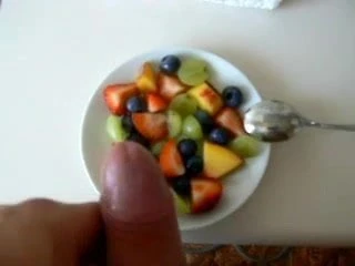 Wer mag Obst mit Sahne?