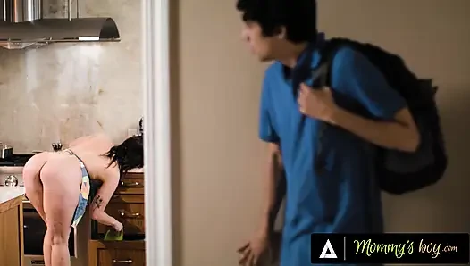 Kesayangan ibu - pria sange ngentot pantat sempit ibu tiri nudisnya yang super hot siri dahl