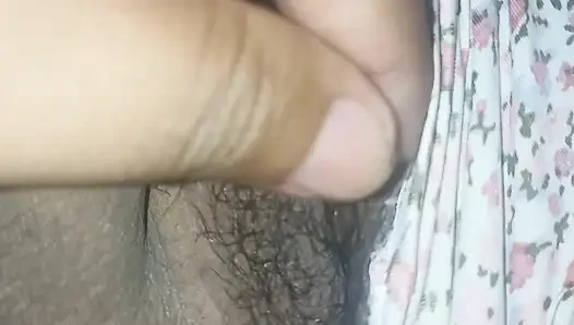 Üvey anne kıllısını görebilmem için bacaklarını açıyor