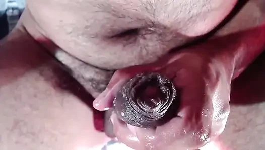 Sünnetsiz yarak üzerinde çok fazla tükürük ile mastürbasyon