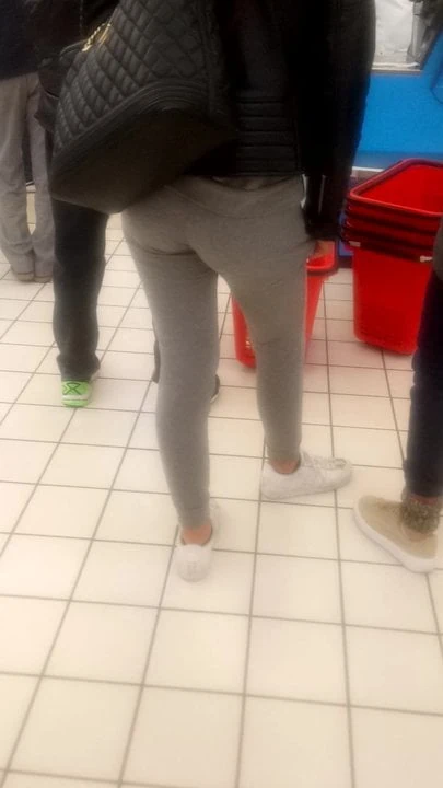 Celana seksi pantat sangat panas di wallmart 2