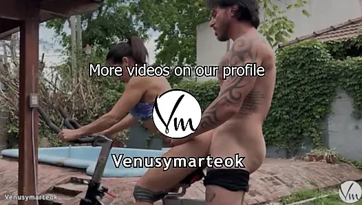 Mein mann fickte mich am pool und kam in meinen mund.